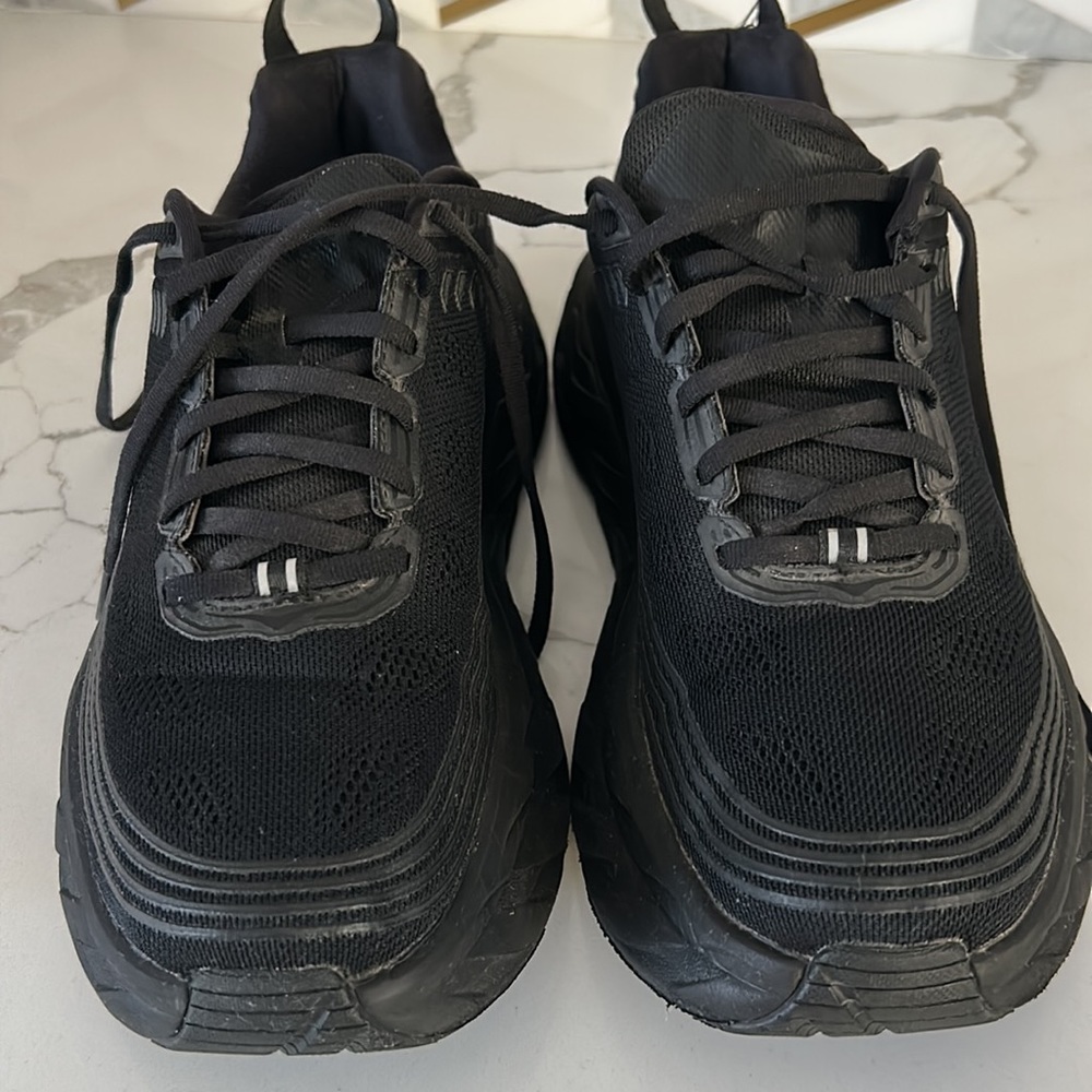 Women’s Hoka One One Bondi 6 size 8.5 Black